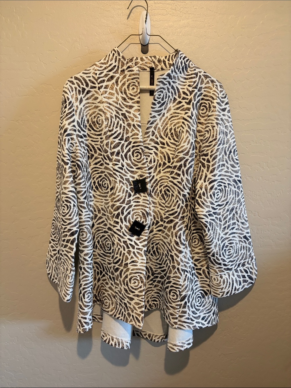 Black & White Floral Pattern Open Jacket